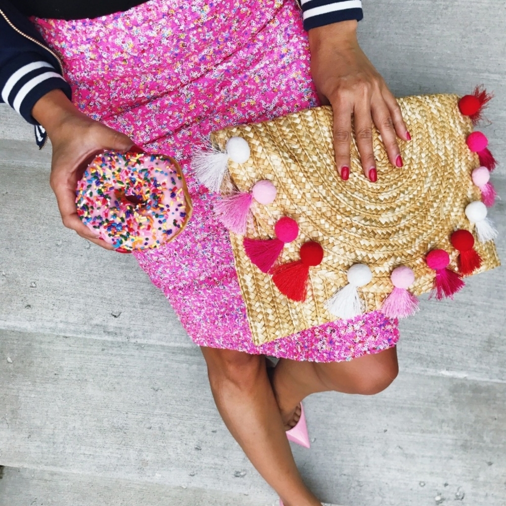👛NWT Straw Pom Pom Clutch